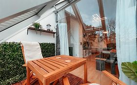 Schoenbrunn Gardens Vienna Apartment